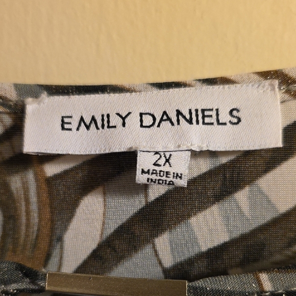 Gray and Brown Relaxed Buttoned Blouse - Picture 2 of 8